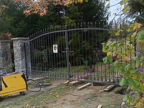 Ogrodzenie ze stali węglowej