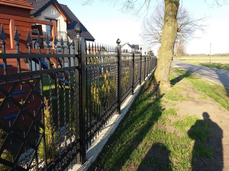 Ogrodzenie ze stali węglowej