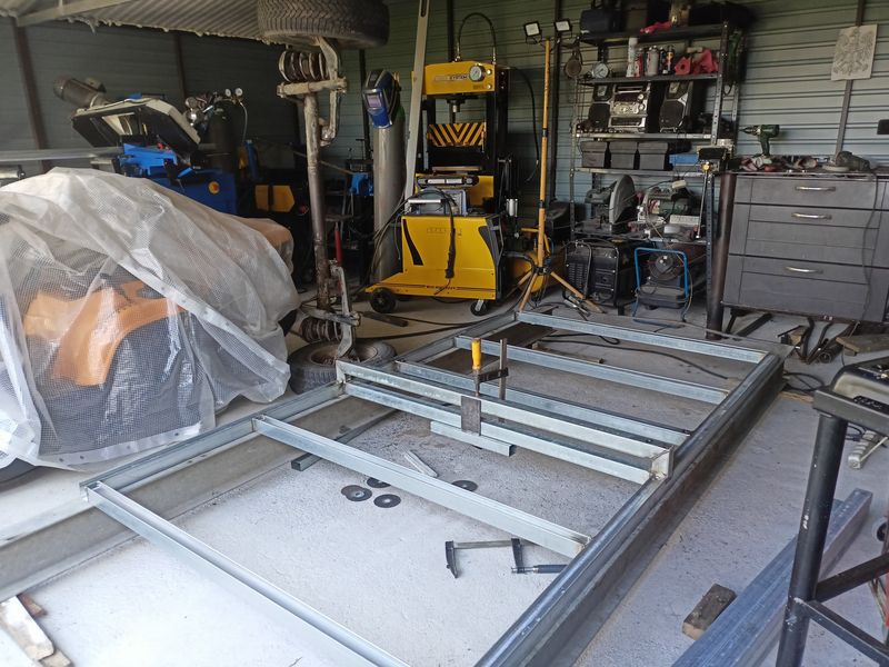 Konstrukcje przyczep i wózków